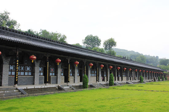 于成龍故居   在山西方山通往國家級風(fēng)景名勝區(qū)北武當(dāng)山的路途中… [詳細]